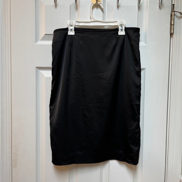 White House Black Market pencil skirt - Picture 3 of 4